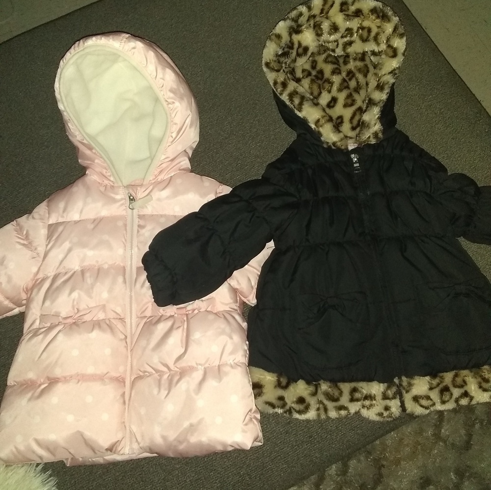 Pink jacket is 3t,cheetah jacket is 2t.